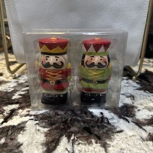 NEW SLEIGH BELL BISTRO NUTCRACKER 3.8" SALT AND PEPPER SHAKER SET